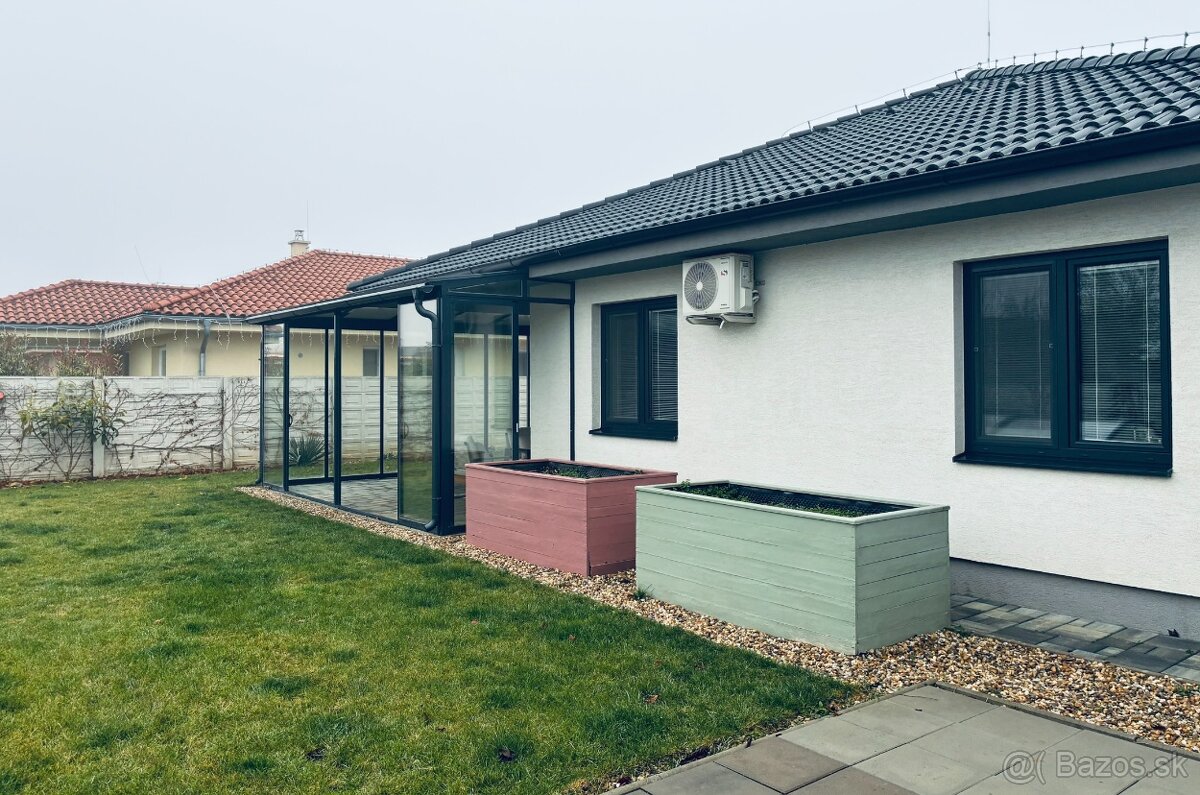 4-izbový kompletne zariadený dom so zimnou terasou a bazénom - 9