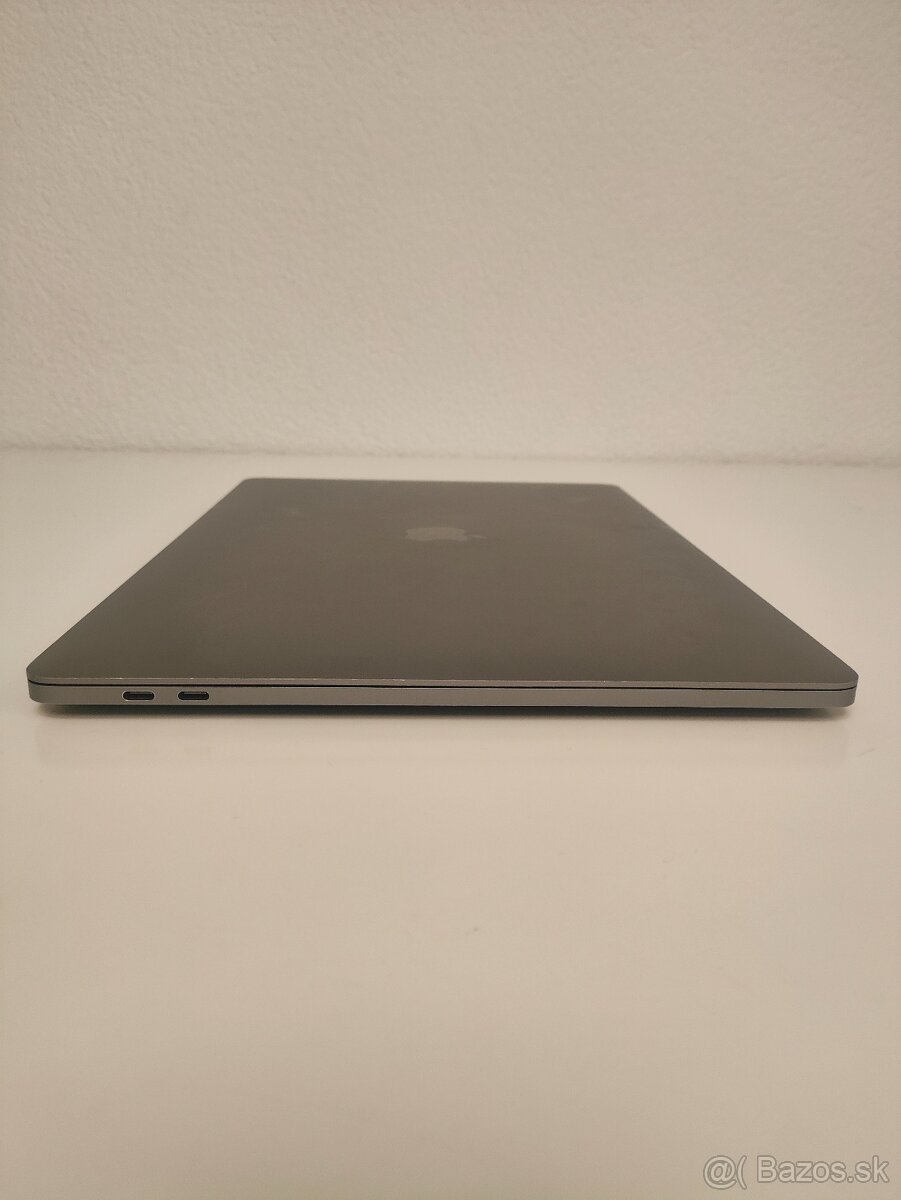 MacBook Pro 15" 2018 | i7 • 16GB • 256GB - 9
