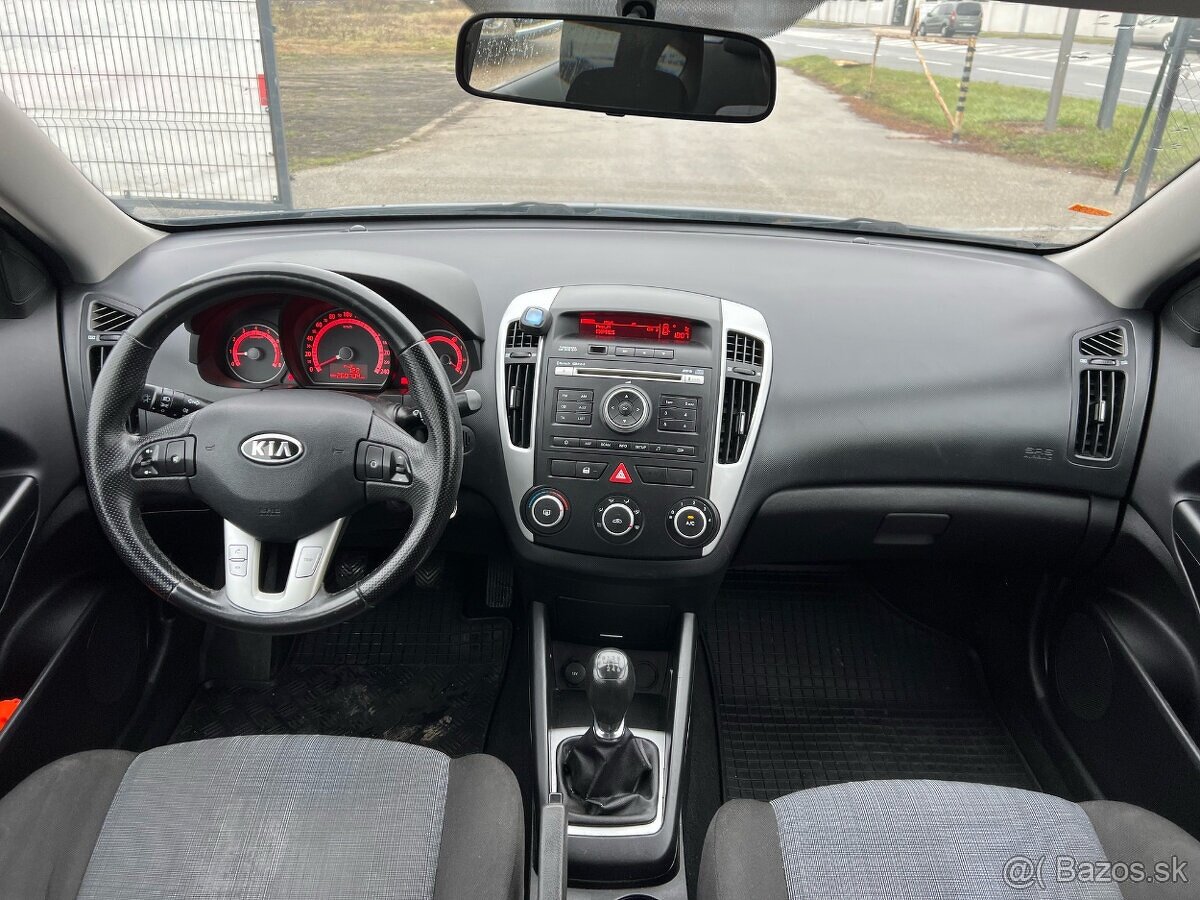 Kia Ceed 1.6 benzín, 91kW, MT/6, rok:02.2012. - 9