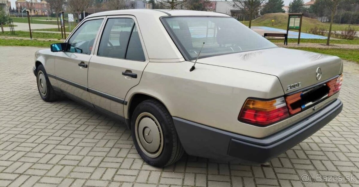 Mercedes-Benz 200E - 9