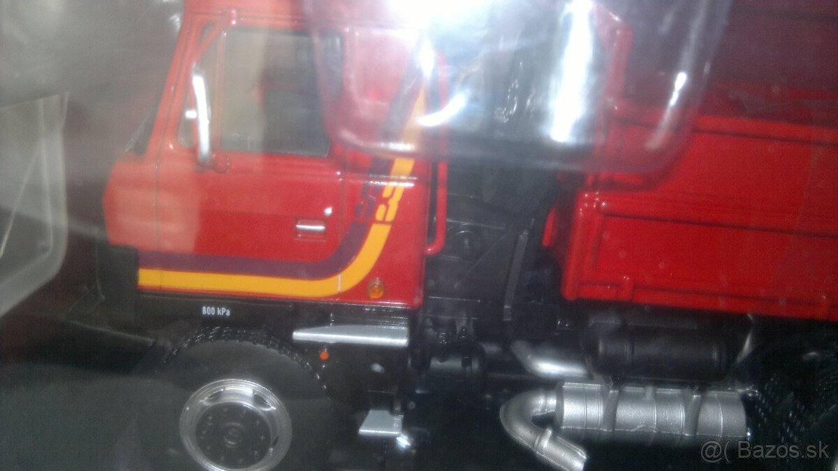 kniha s modelom tatra 815 - 9