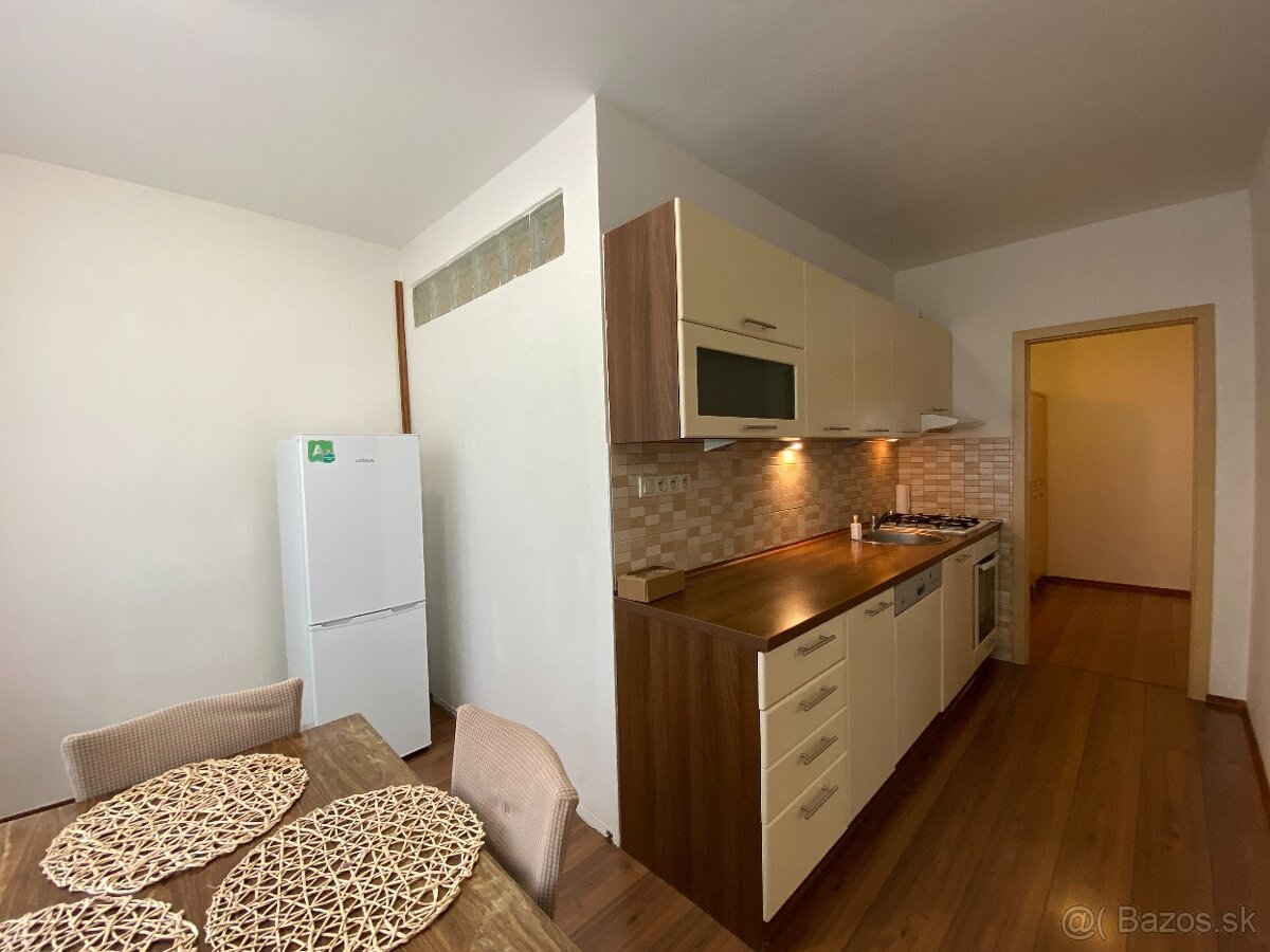 Dvojizbový byt s balkónom vo Zvolene na prenájom - 9