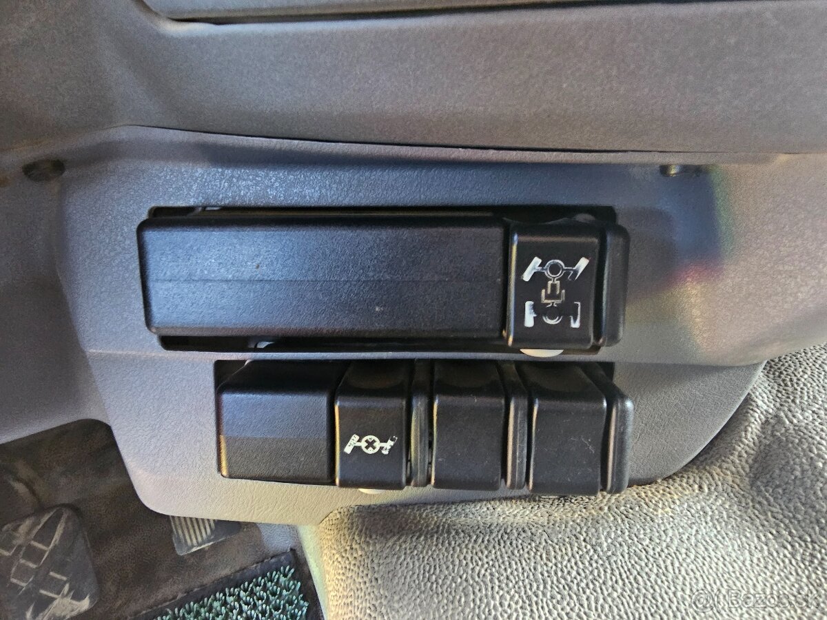 PREDÁM Renault Kerax 420 dCi 6x6 - sklápač - 9