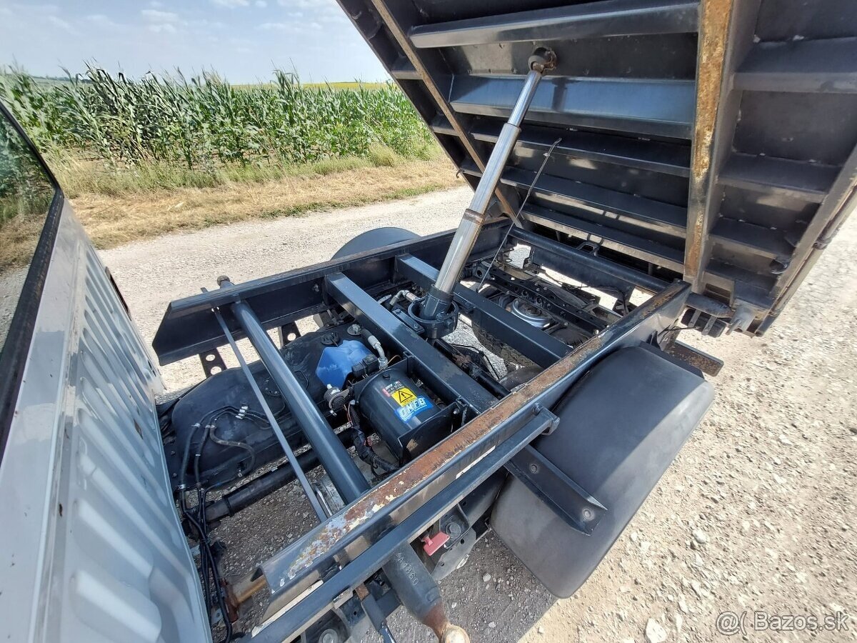 TOYOTA HILUX 3-STRANNÝ VYKLÁPAČ - 9