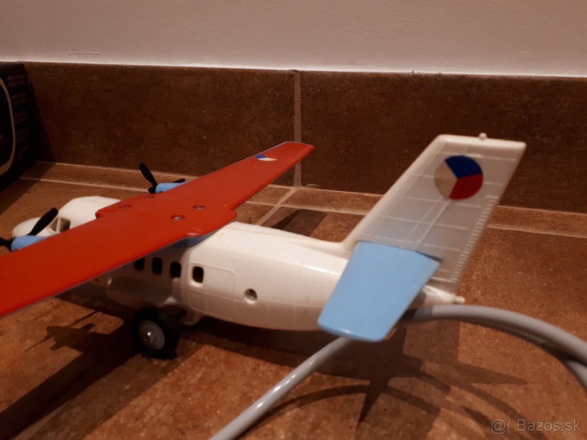 Stara hracka: Lietadlo TURBOLET - 9