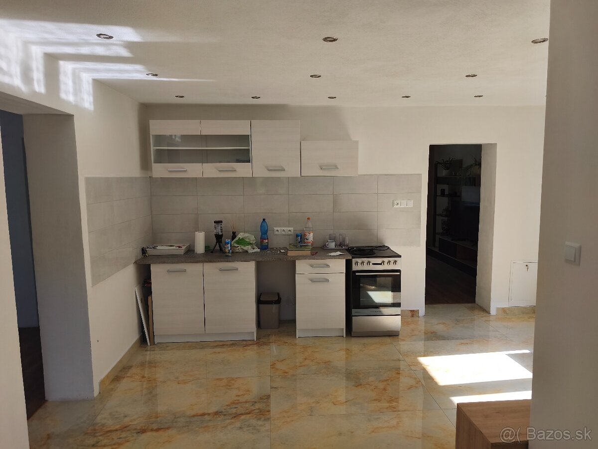 2. Izbový rodinný dom SKLENÉ 558m² - 9