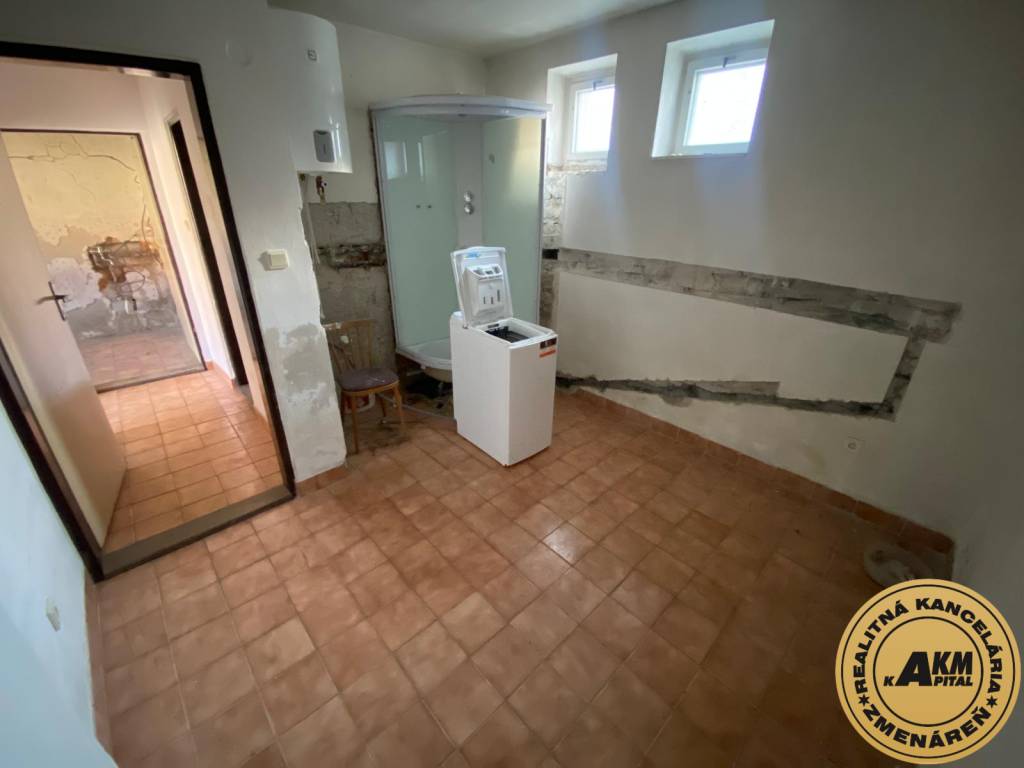 VÝROBNÉ A SKLADOVÉ PRIESTORY + RD NA PREDAJ, ZVOLENSKA SLA - 9