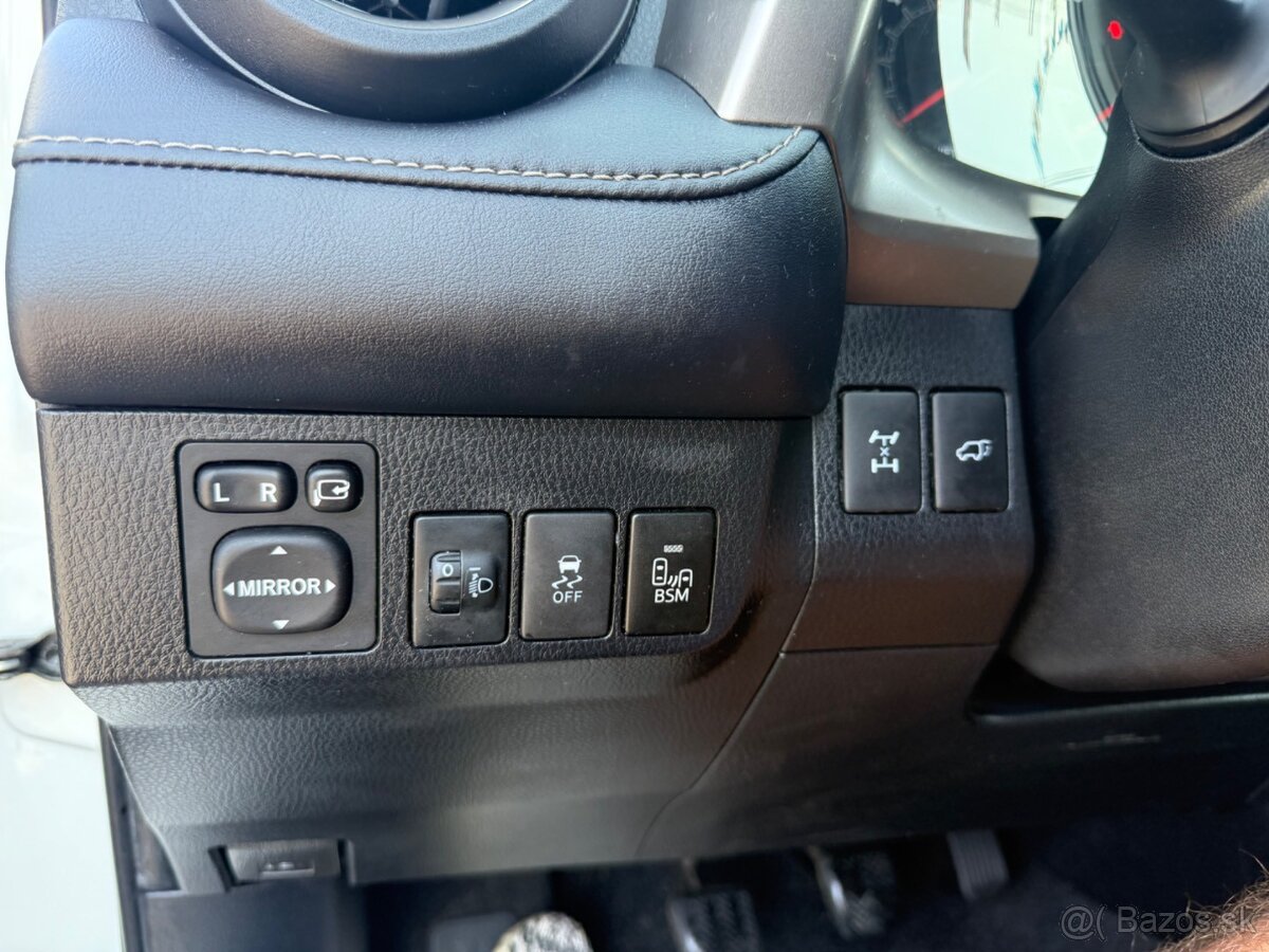 Toyota RAV4 2.2 l D-4D Premium - 9