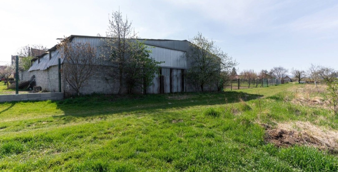 Dom s veľkým pozemkom + veľké priestory - 9