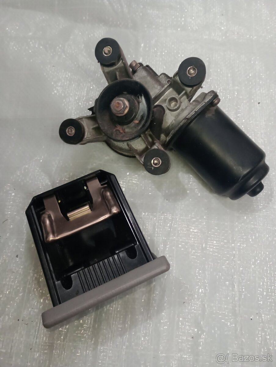 Mazda 323f z roku 2001-náhradné diely - 9