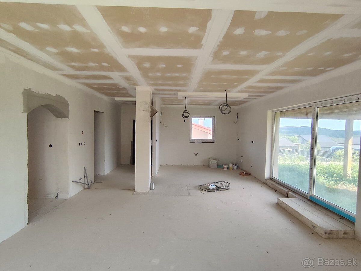 Rozostavaný 4 izbový rodinný dom na veľkorysom pozemku 1050 - 9