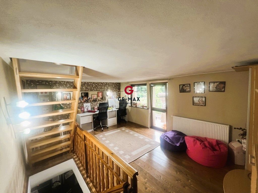 Chata ako stvorená na oddych aj bývanie – Kaluža, len pár mi - 9