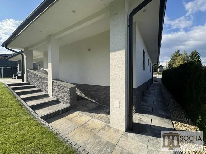 Moderný bungalov na príjemnom pozemku vo VK - 9