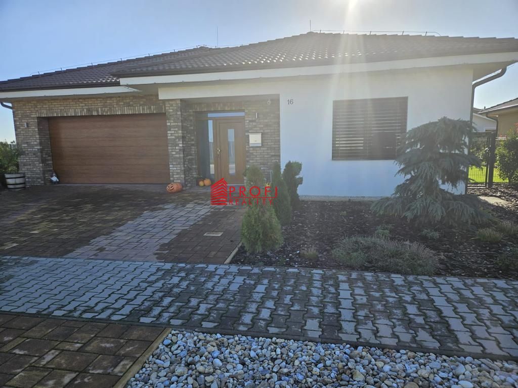 REZERVOVANÉ: Exkluzívne na predaj 4izbový dom s dvojgarážou - 9