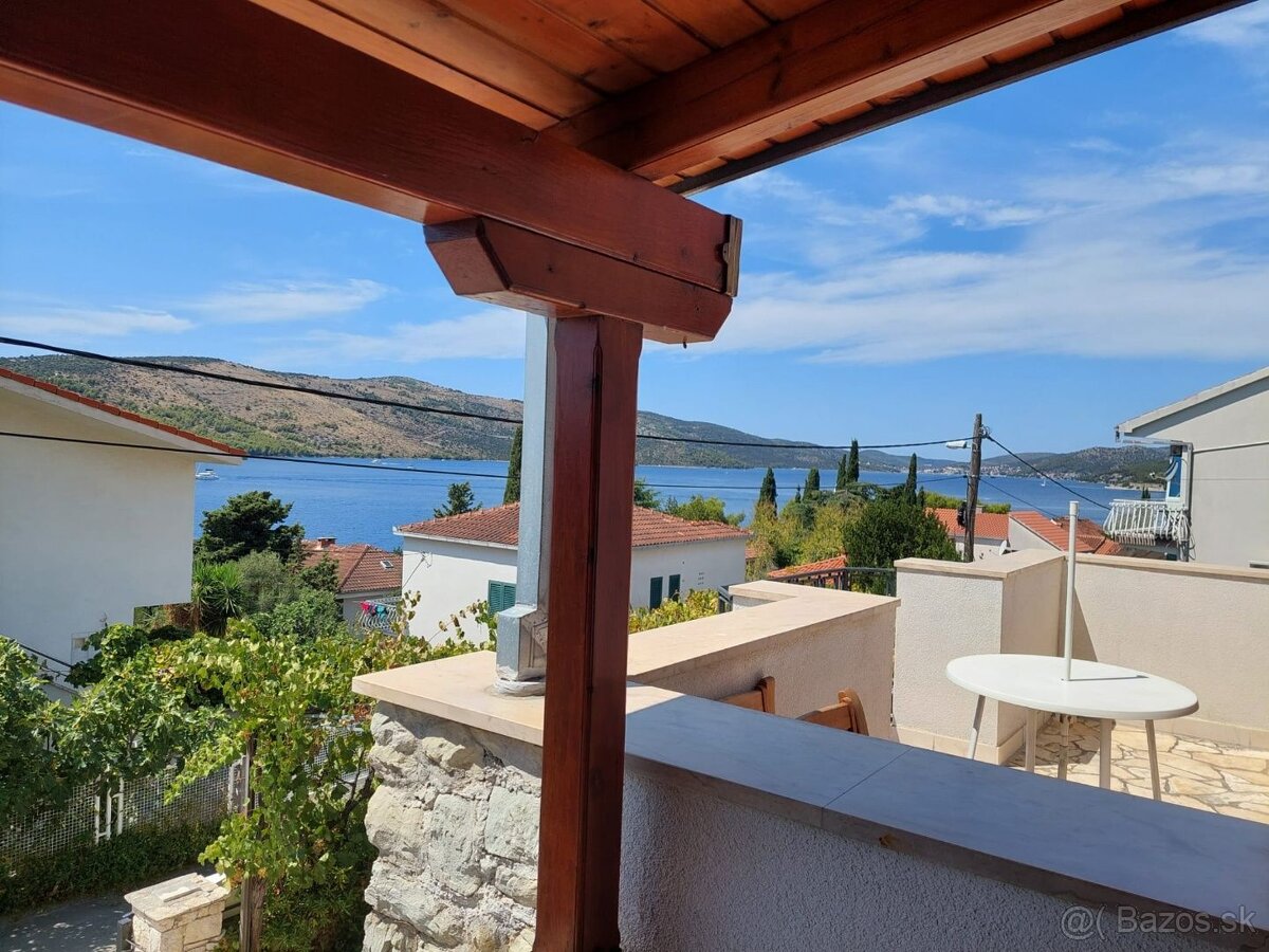 Trogir, Seget Vranjica – Vila s 3 apartmánmi - 9