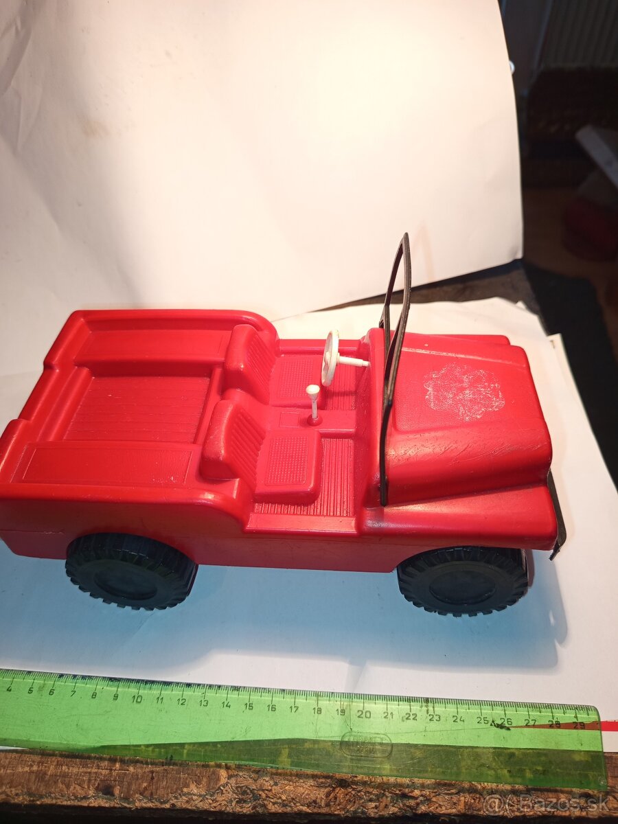 Staré plastové auto jeep - 9