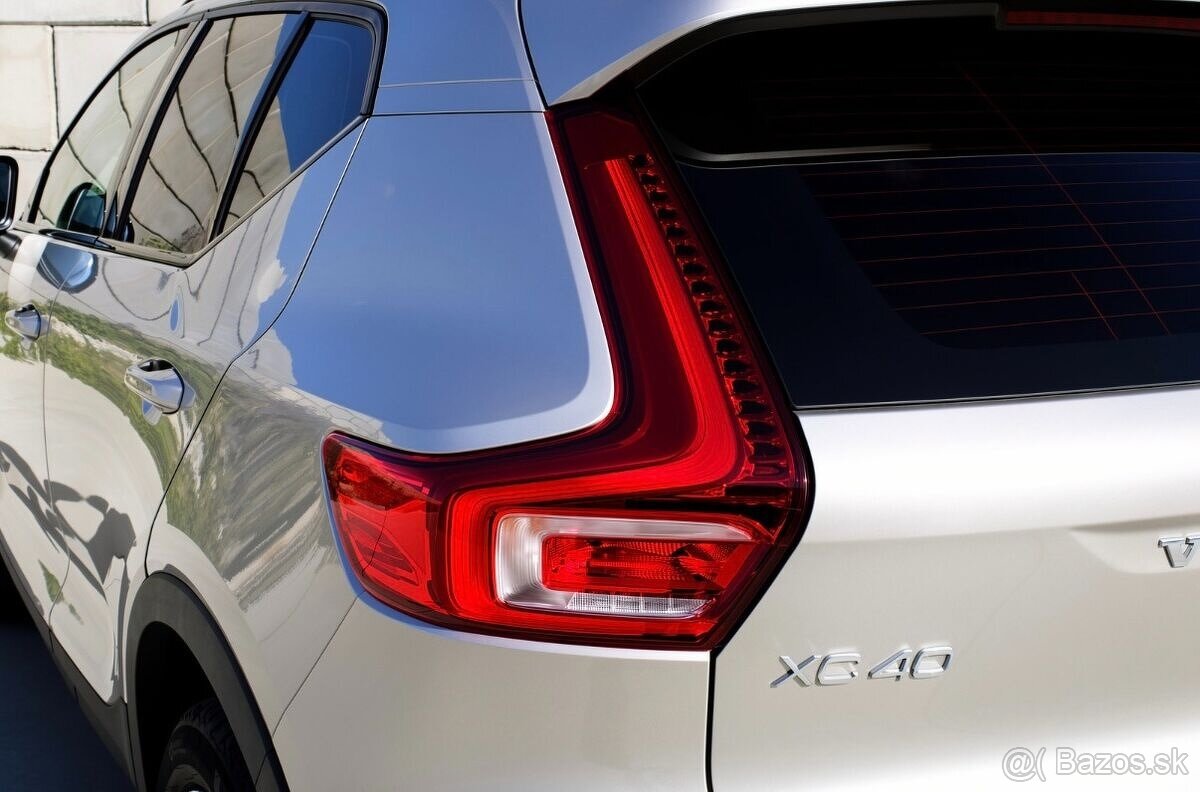 Volvo XC40 2.0 B3 mHEV Plus Dark, FINANCOVANIE - 9