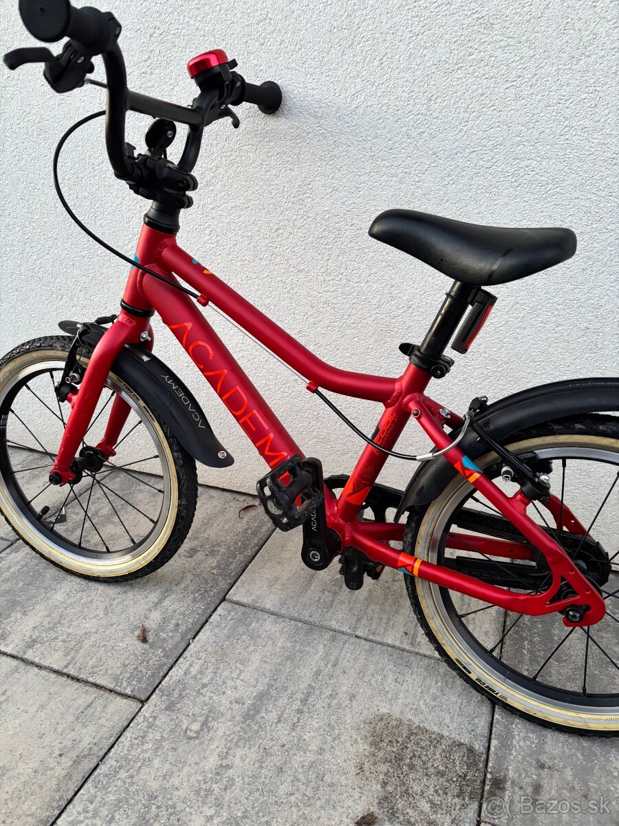 ultralahky Academy grade 16 - 9