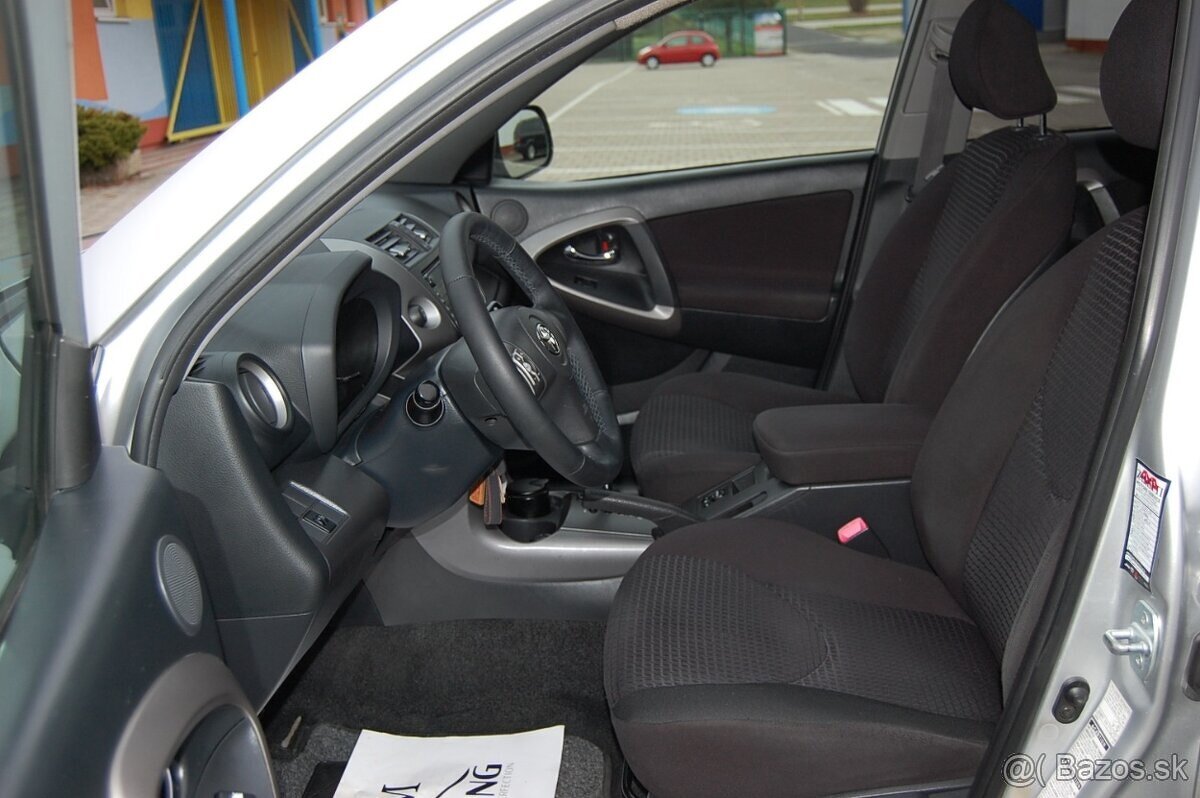 Toyota RAV4 2.0 benzín - 9