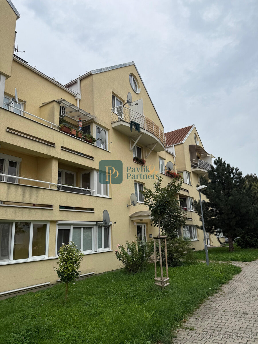 Prenájom 2 izbový byt, veľký balkón, zariadený - 9