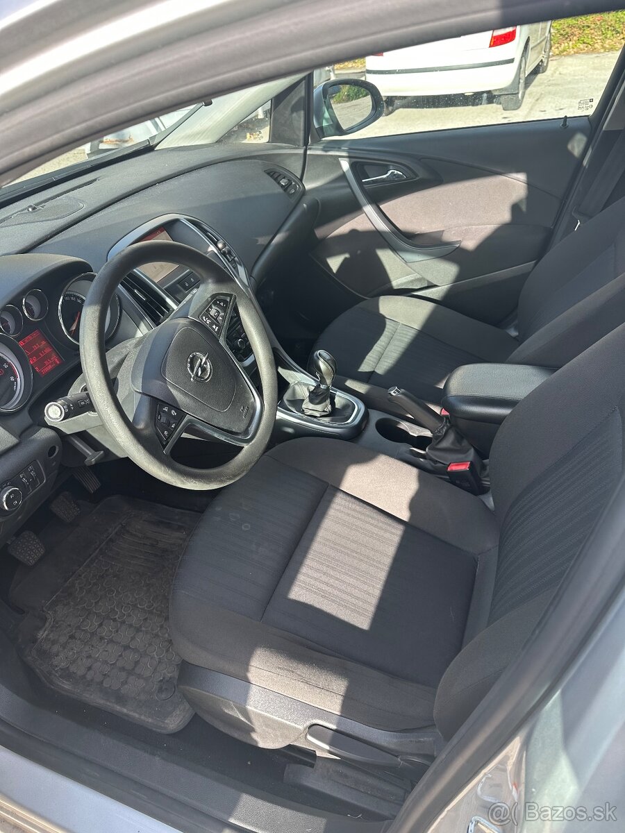 Opel Astra J 1.6 CDTI - 9