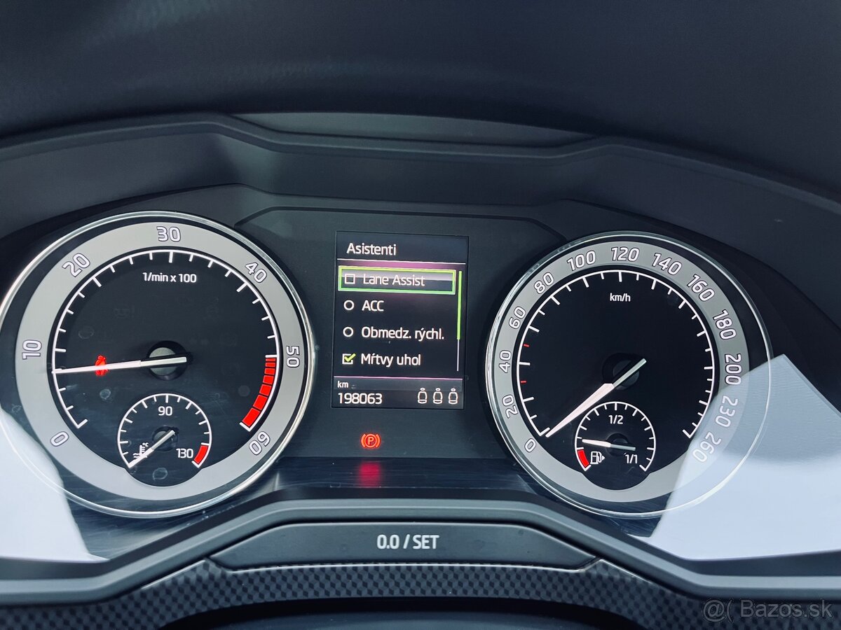 Škoda Superb Combi 2.0TDi DSG Sportline - 9