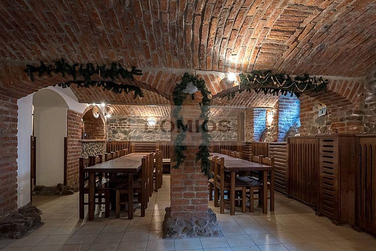 Reprezentačná admin. budova (900 m2, parking, KE-St.mesto) - 9