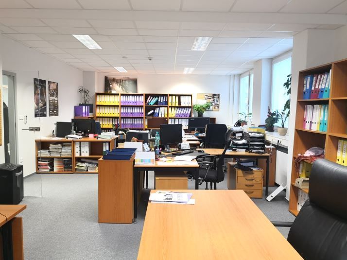 Reprezentatívne kancelárie s výhľadom na jazero, 245 m2 - 9