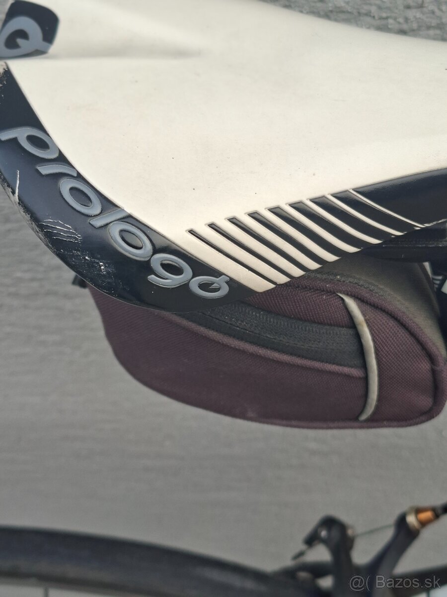 Cestný bicykel FELT - 9