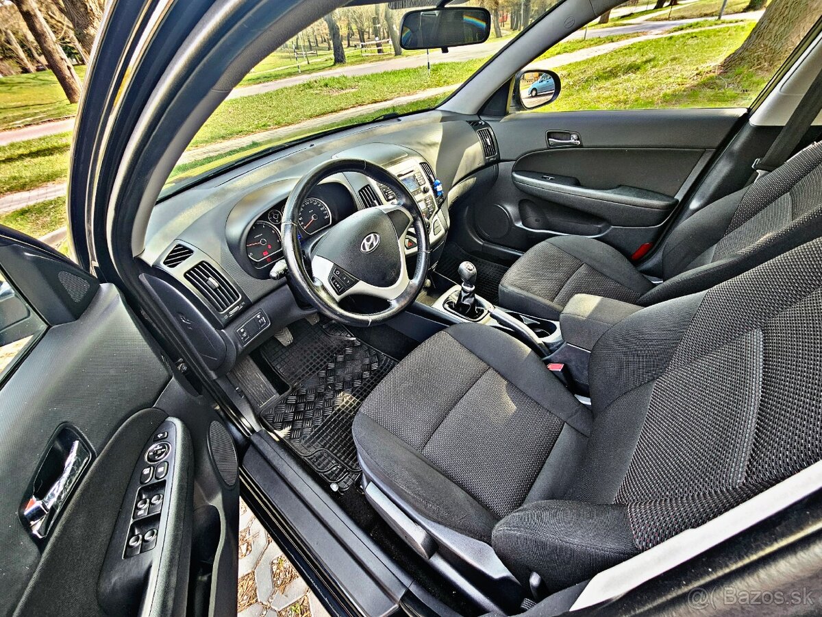 Hyundai i30 1.6 CRDi rv:9/2011 142 tis.km - 9