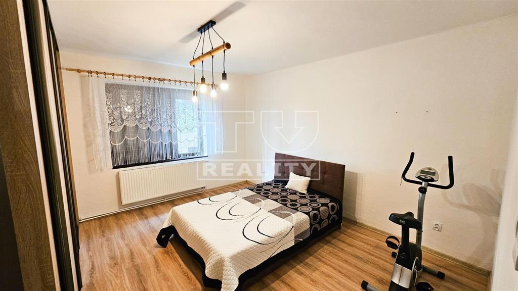 Na predaj rodinný dom s peknou záhradou v tichej časti... - 9