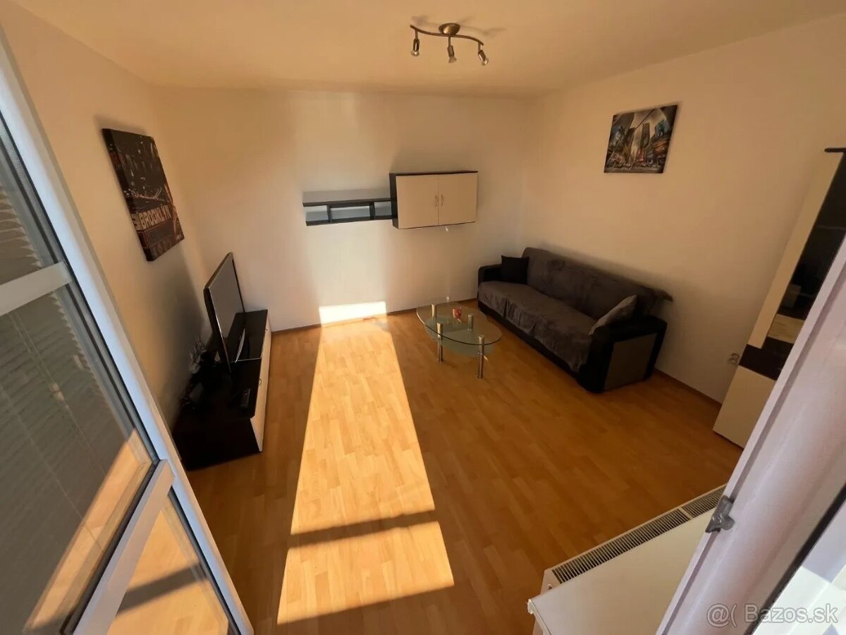 NA PREDAJ 2 IZBOVÝ BYT TRENČÍN, JUH, GARÁŽOVÉ STÁTIE - 9