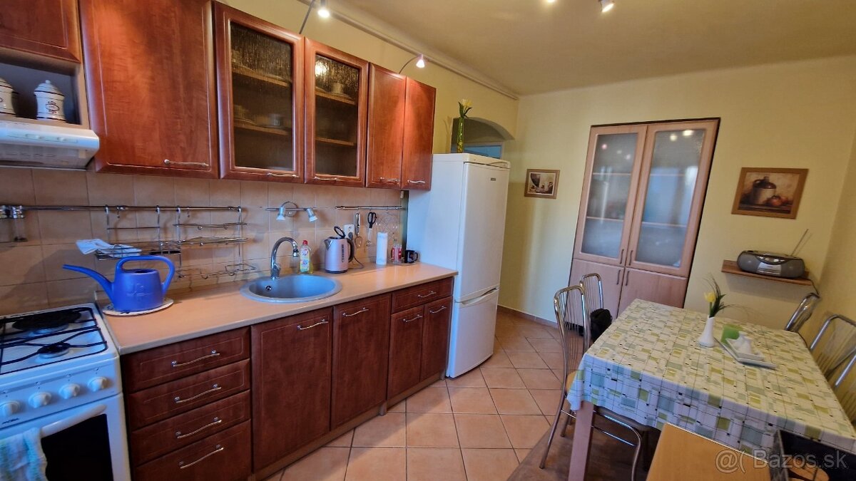 Prenájom 2-izbového bytu blízko centra Levíc - 9