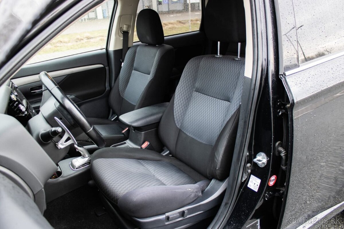 Mitsubishi Outlander 2.0 PHEV 4WD (2013) - 9