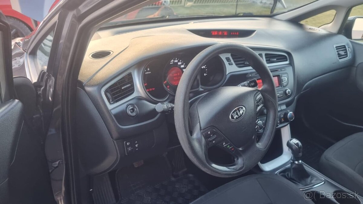 Kia Ceed 1.4 Crdi, combi, diesel, 2014 - 9