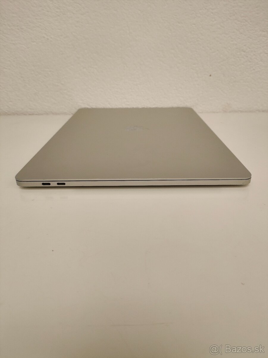 Apple MacBook Pro 15 (2018) | Intel Core i7 • 16 GB RAM • 25 - 9