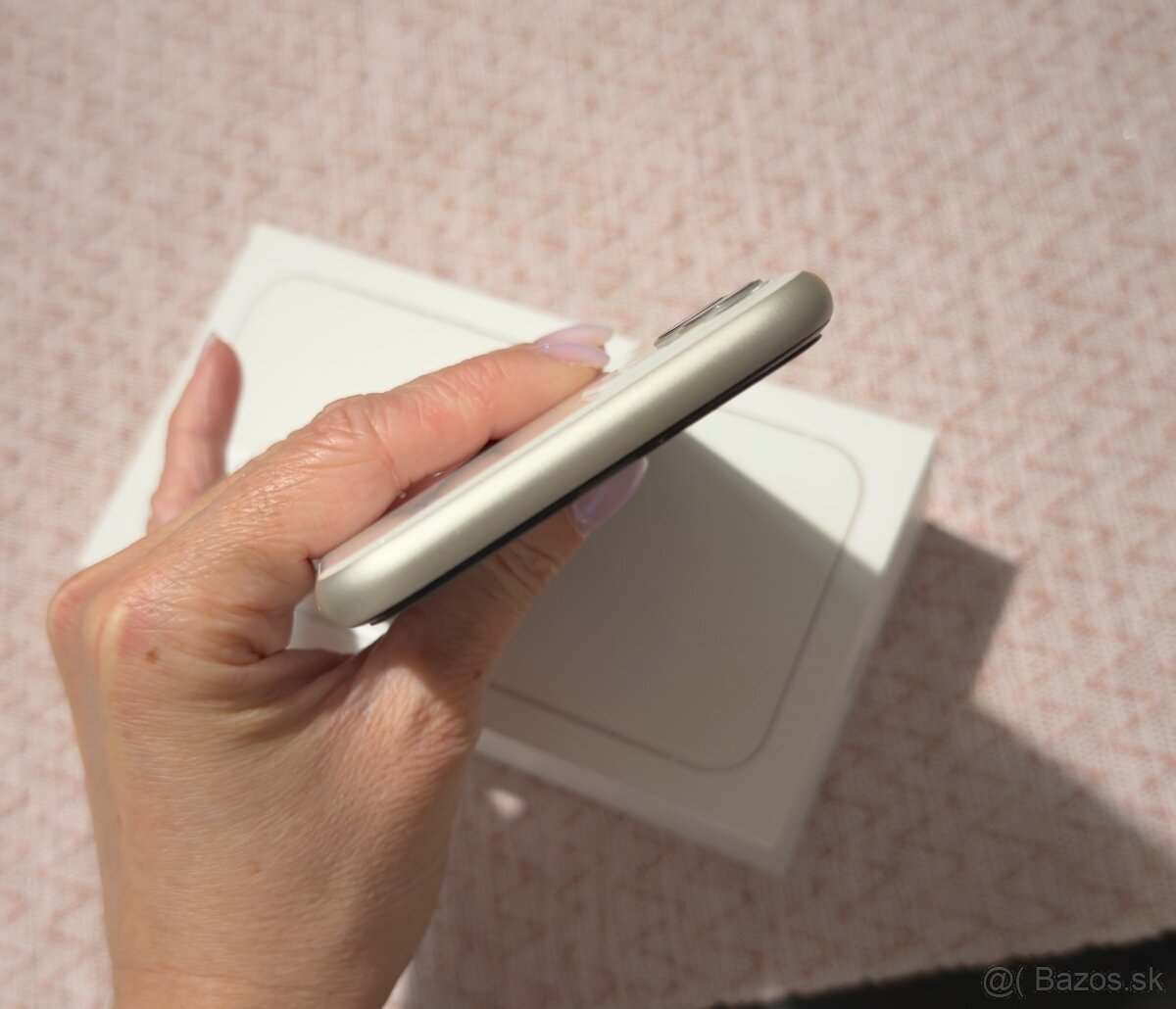 Apple iPhone 11, 128 GB, biely/white - 9