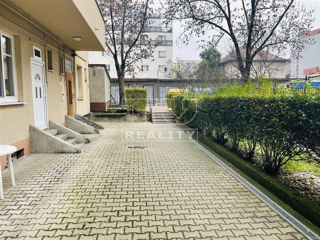 Predaj 2.izbového bytu v blízkosti Tehelného pola.55m2 - 9