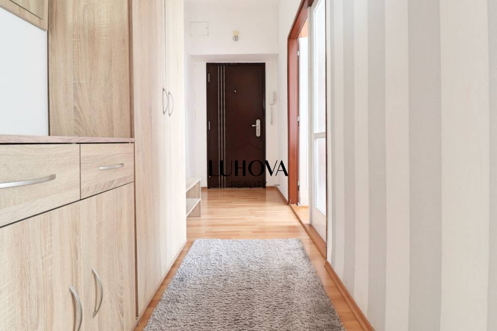 VEĽKÝ 2-izbový byt v centre mesta - 9