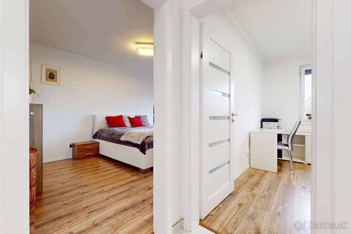 Na predaj krásny samostatne stojací 4-izbový rodinný dom v - 9