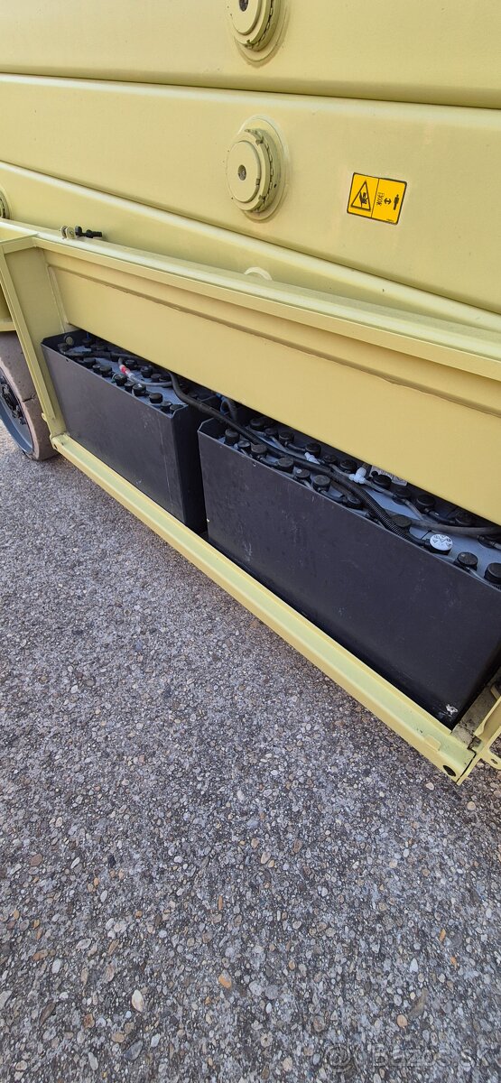 Elektrická nožnicová plošina JLG Liftlux 180-12 - 9