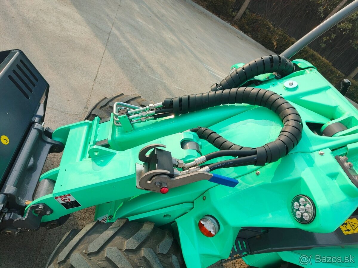 Predam Teleskopický mininakladač s pohonom 4x4 - 9