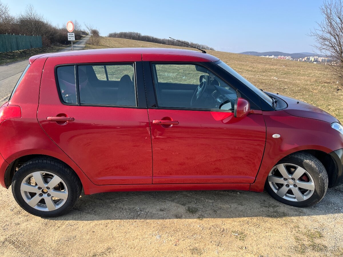 Predám Suzuki Swift 1.3 benzín r.v 2007 - 9