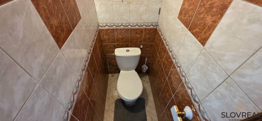 SLOVREAL na predaj 3 izbový byt Žiar nad Hronom, 70 m2 - 9