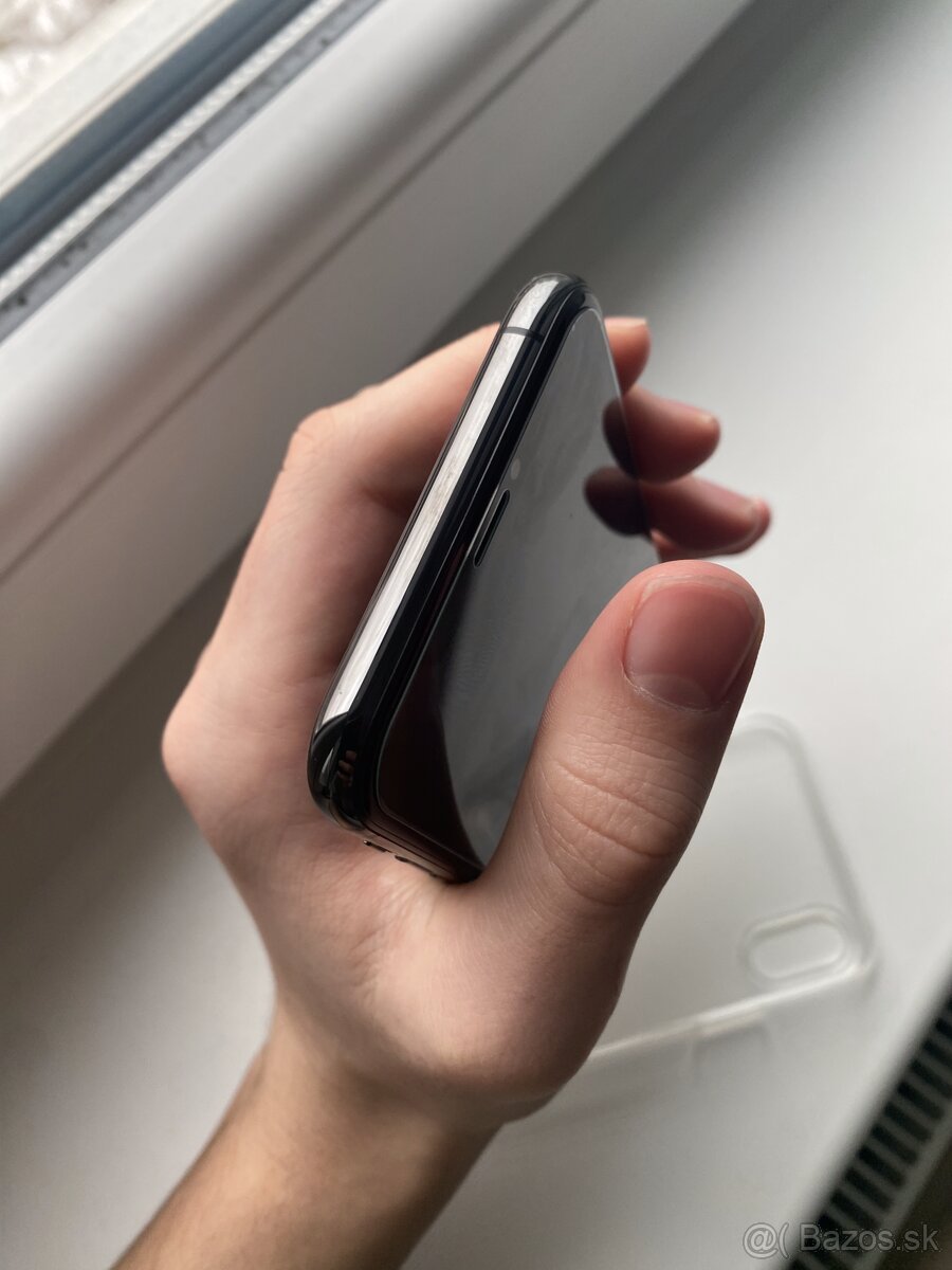 VYNIKAJÚCI STAV iPhone Xs - 9
