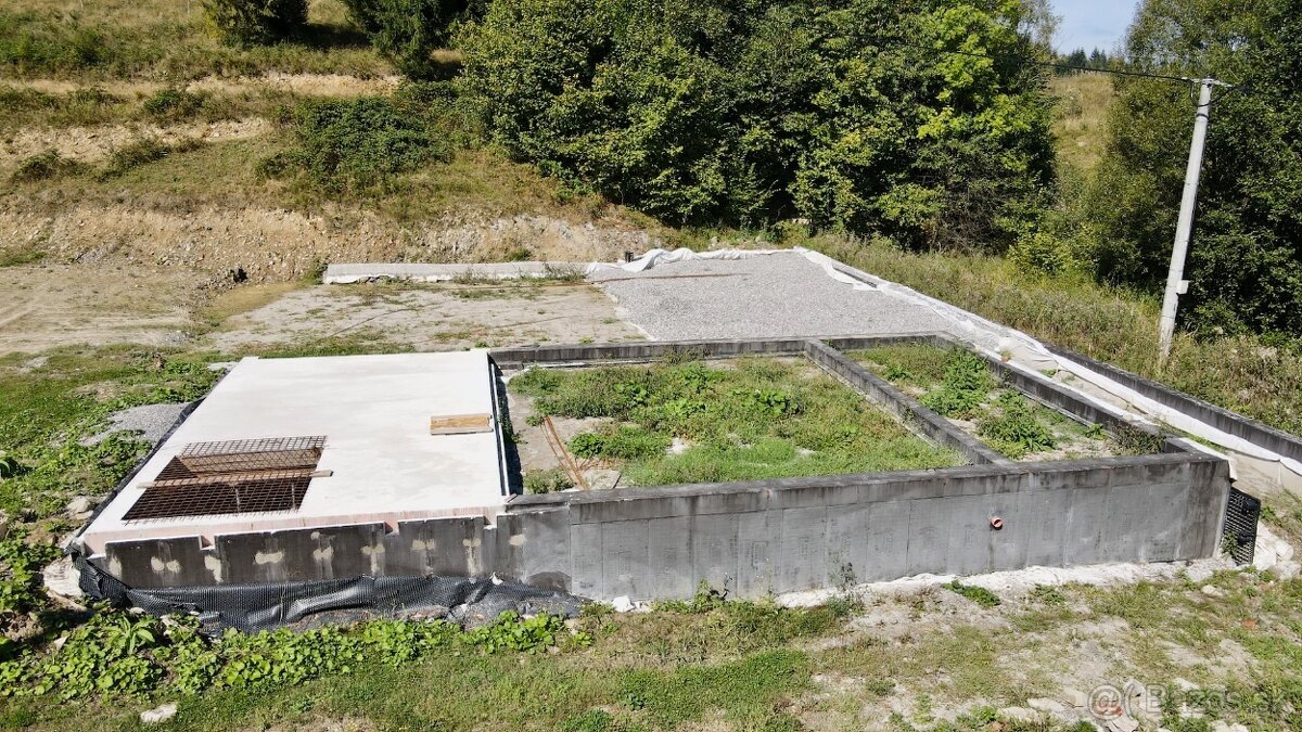 Pozemok s rozostavaným domom v obci Skalité - 9