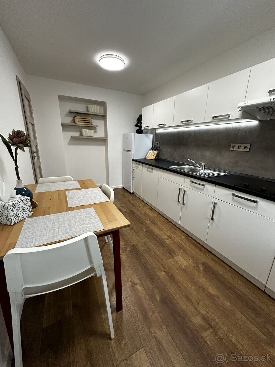 Zariadený moderný 2 izbový byt Pribinove sady - 9