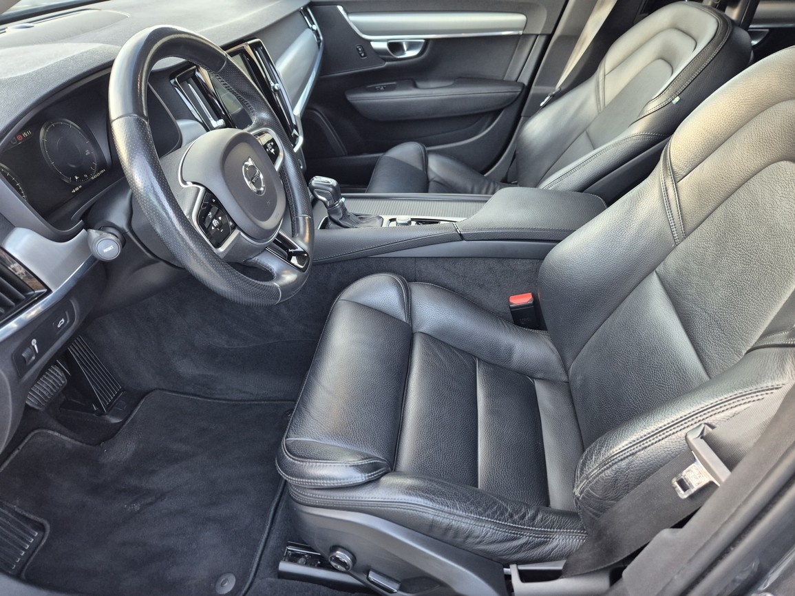 Volvo V90 D4 2.0L Momentum AWD A/T 140 kW - 9