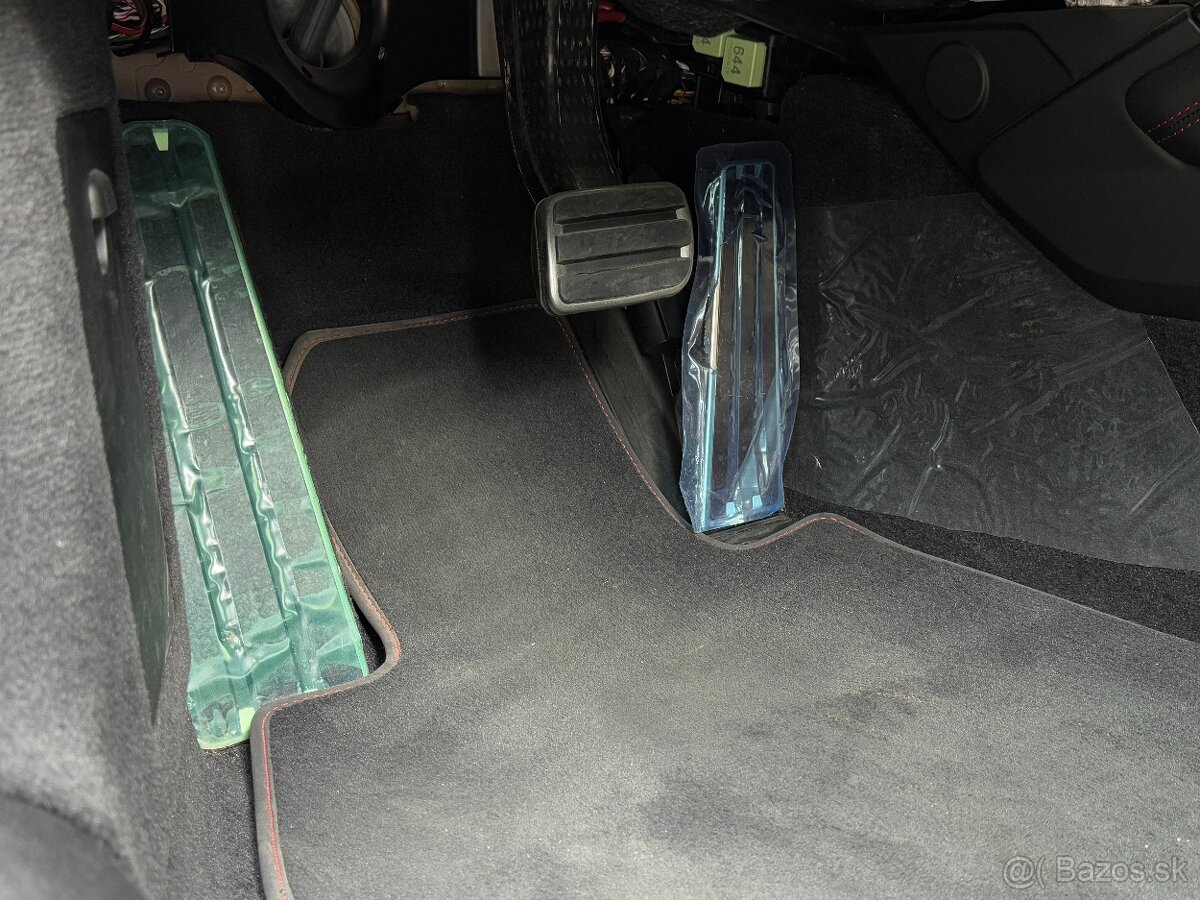 Porsche 911 Carrera 4 GTS - 9