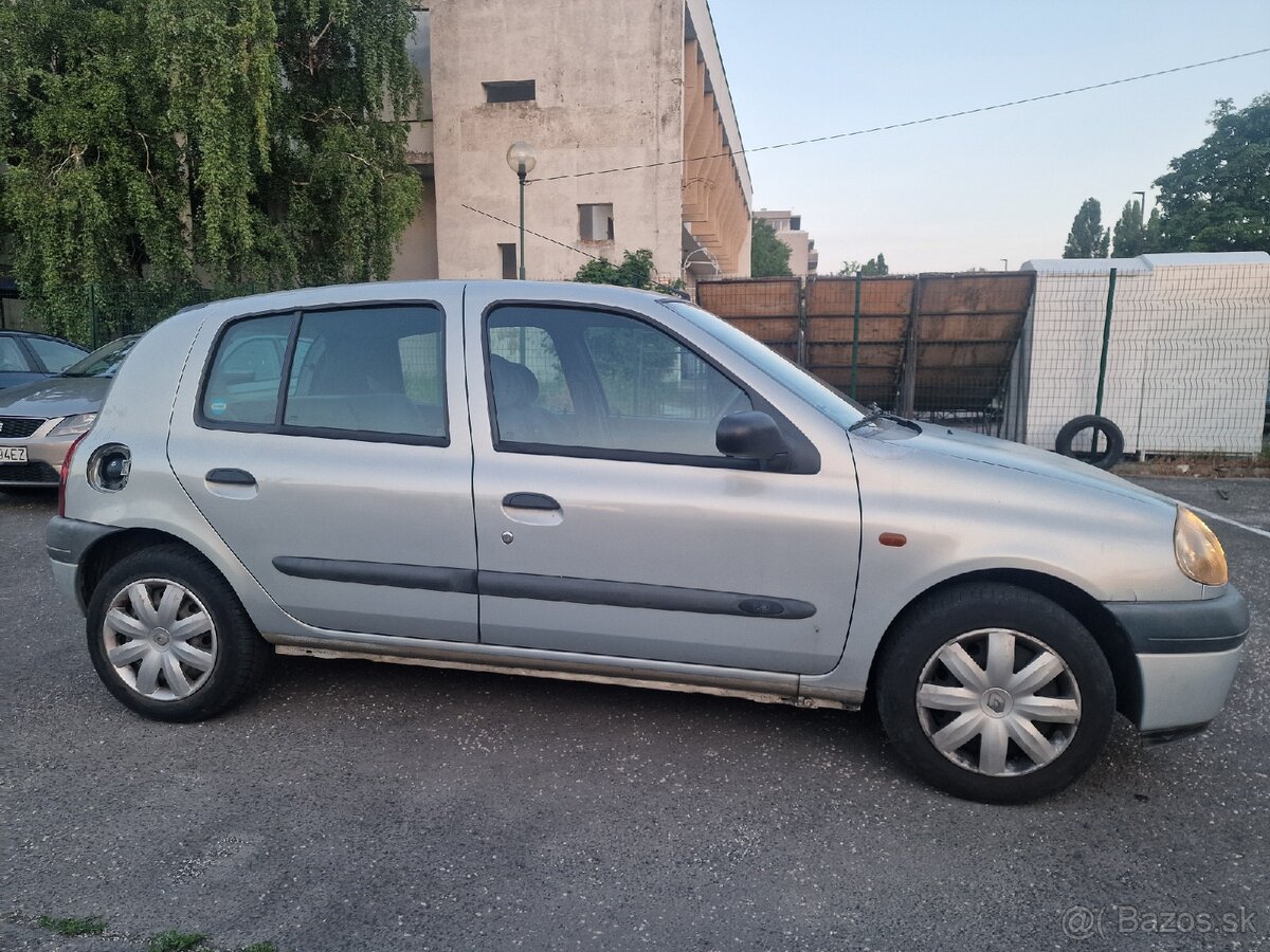 Renault Clio - 9